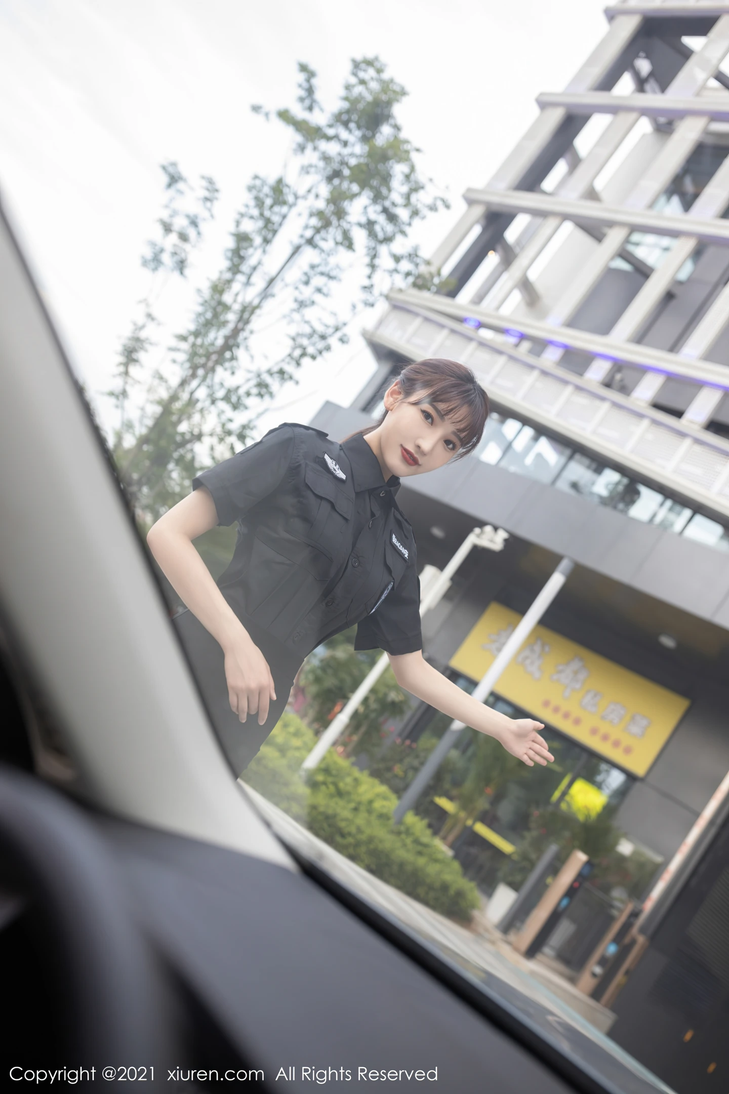 [XiuRen秀人网]No.3577_嫩模陆萱萱物业保安主题脱制服露性感内衣黑丝裤袜诱惑写真86P-秀人网 - XiuRen.Space